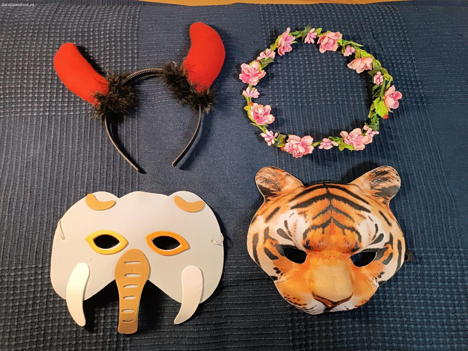 Masky. Daruji za odvoz masky pro děti či dospělé - tygr, slon, květinová čelenka a čertí rohy.