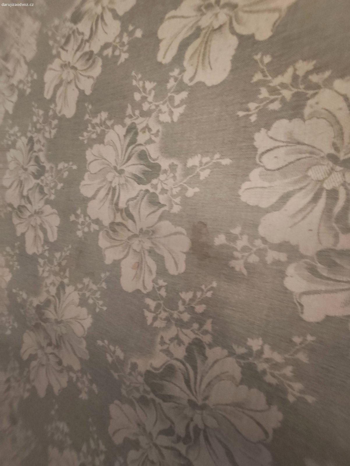 Matrace 210x90 cm (použitá). Daruji za odvoz starší matraci 210x90 (x13).

Matrace je ve velmi dobrém stavu, ležela x let na půdě - tedy je zaprášená a má pár flíčků, jinak jí vůbec nic neni.

K Vyzvednutí pouze na adrese. Děkuji