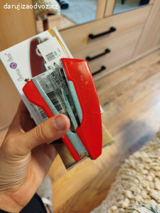 mechanický šicí stroj