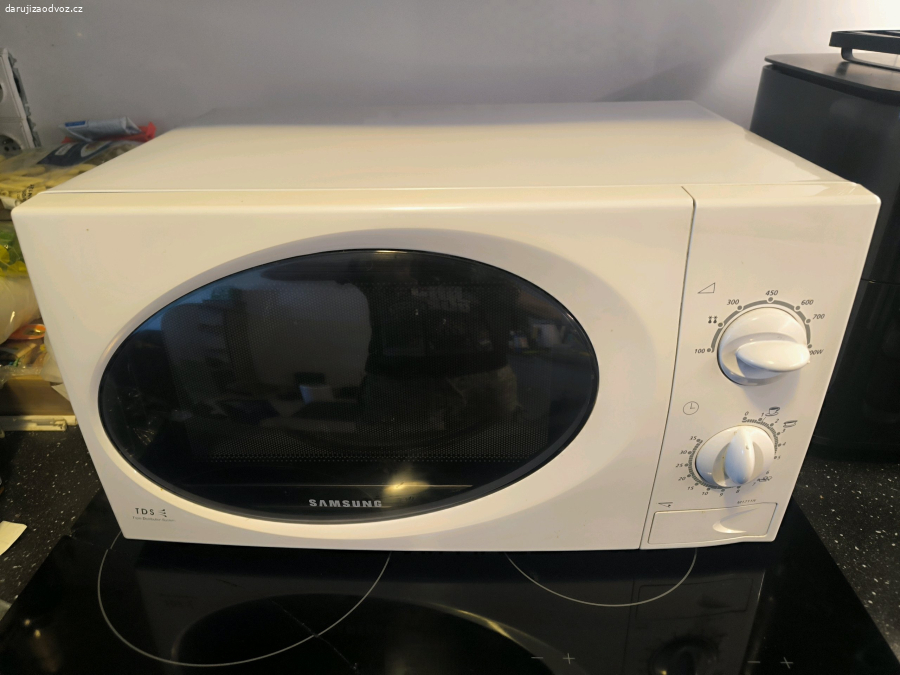 Mikrovlnka 800W