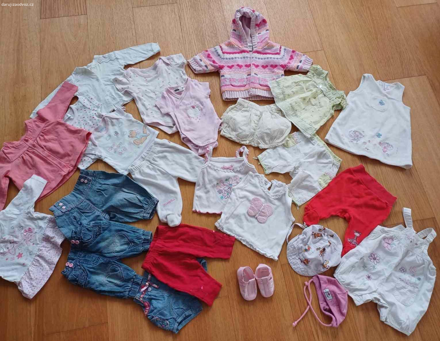 Mimi oblečení. Krásné značkové oblečení pro miminko 1-6 měsíců. Potěší čokoláda nebo ovoce
