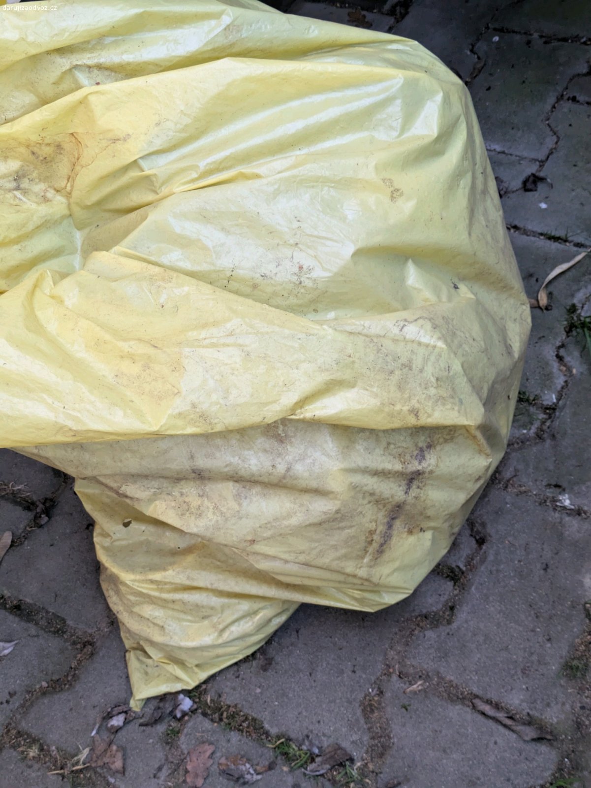 Mix květináčů. Daruji mix starších květináčů.