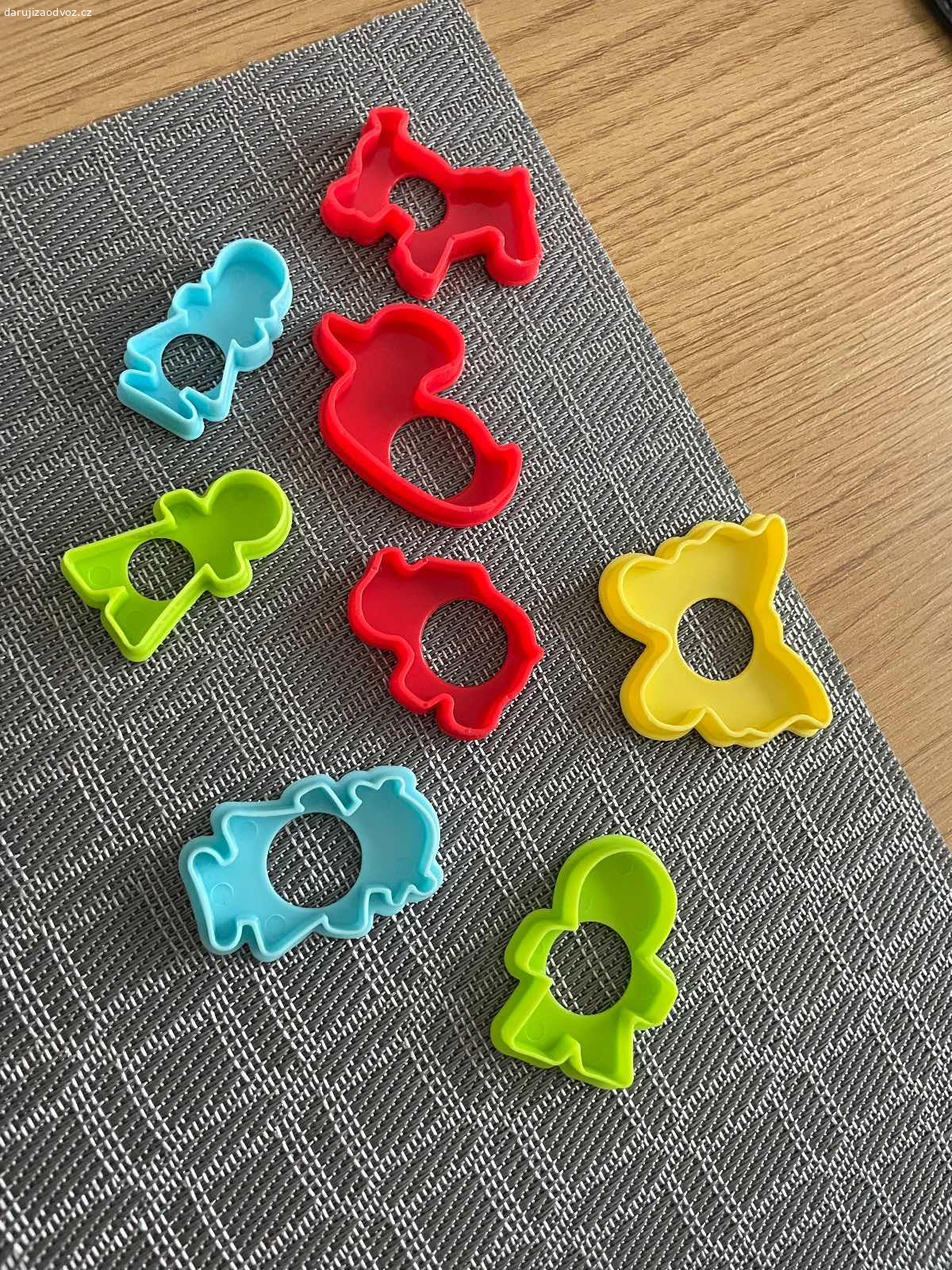 Mix na peceni. Nevezu, neposilam. Prednost ma ten, kdo si vezme rychleji a vice veci. Po domluve mozne predani Turnov