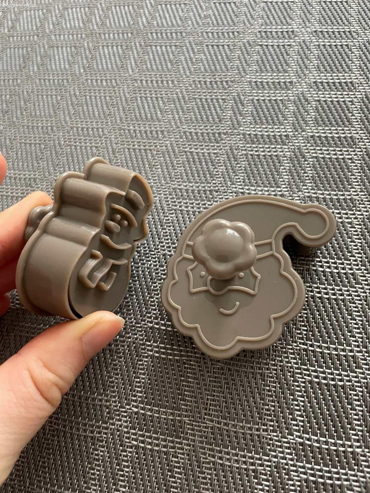 Mix na peceni. Nevezu, neposilam. Prednost ma ten, kdo si vezme rychleji a vice veci. Po domluve mozne predani Turnov