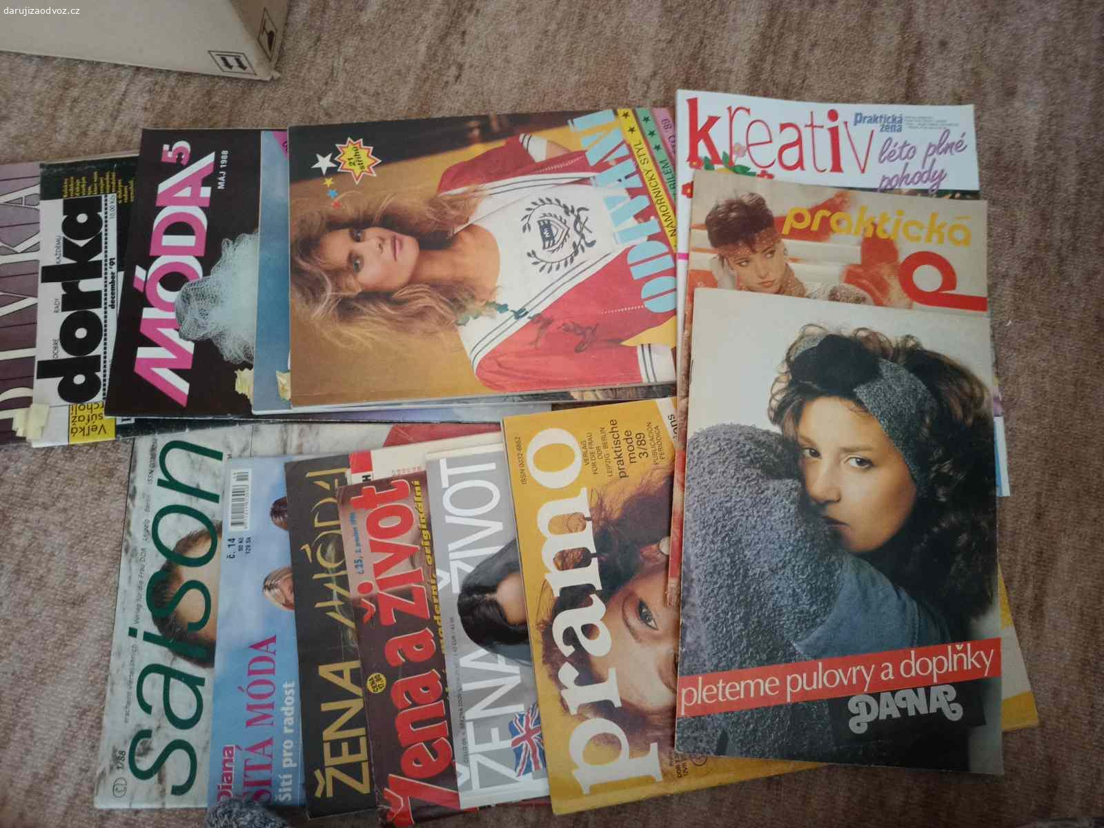 Módní časopisy od 70 let 20 století. 3x Dundee
Praktická žena
Praktická moderní žena
Odívání 
Móda
Šířka
Dívka
Praktická dívka
Dana
Žena a móda 
Receptář 
Kreativní pletení 
Nejlepší věk
Mona
Včetně střihových příloh.  Jen jako celek. Některé poškozené, potrhané.

Vyměním za bezlepkové potraviny.
Jen osobní odběr, neposílám.