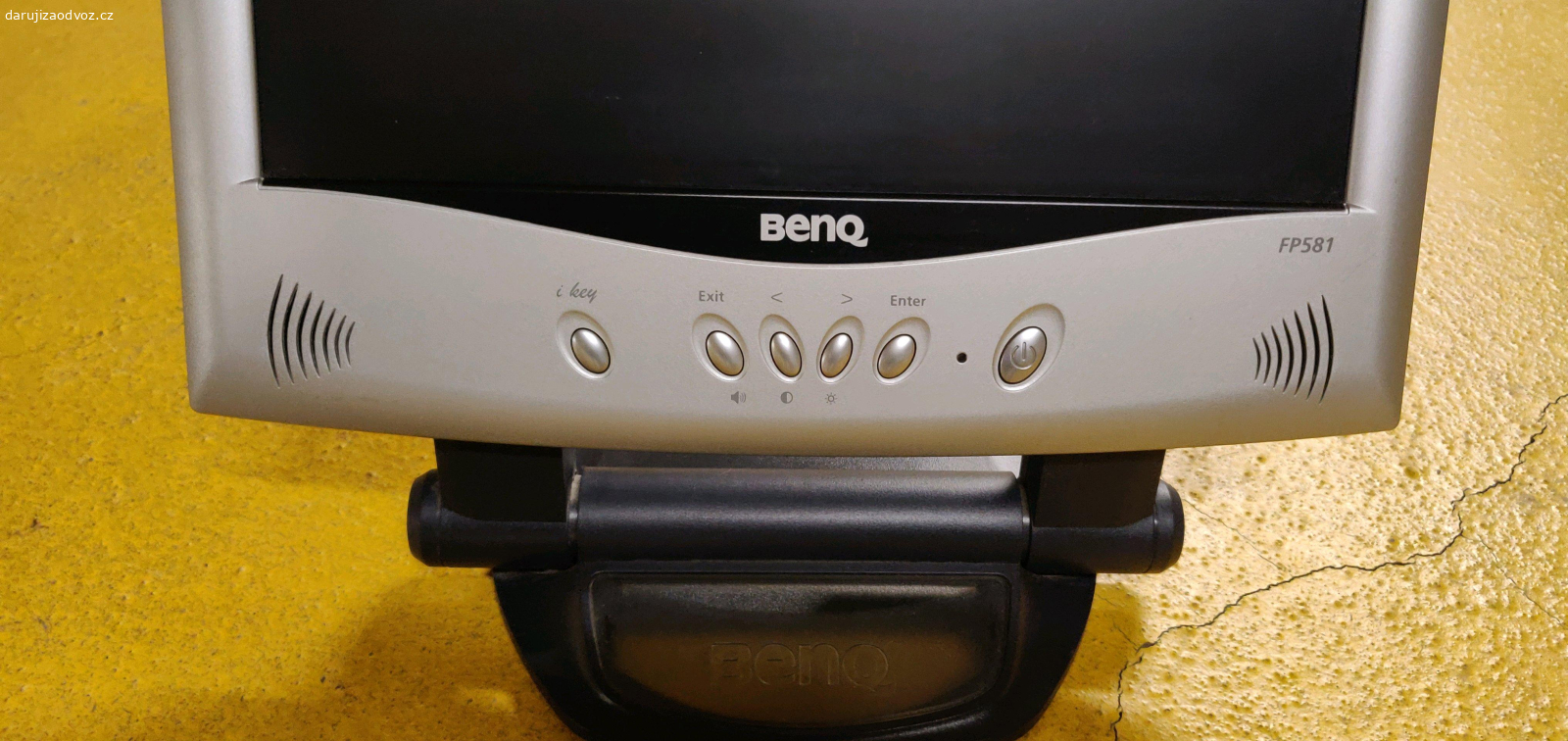 Monitor BenQ 1024x768. Monitor BenQ rozlišení 1024x768, vstup VGA + napájecí adaptér. Funkční.