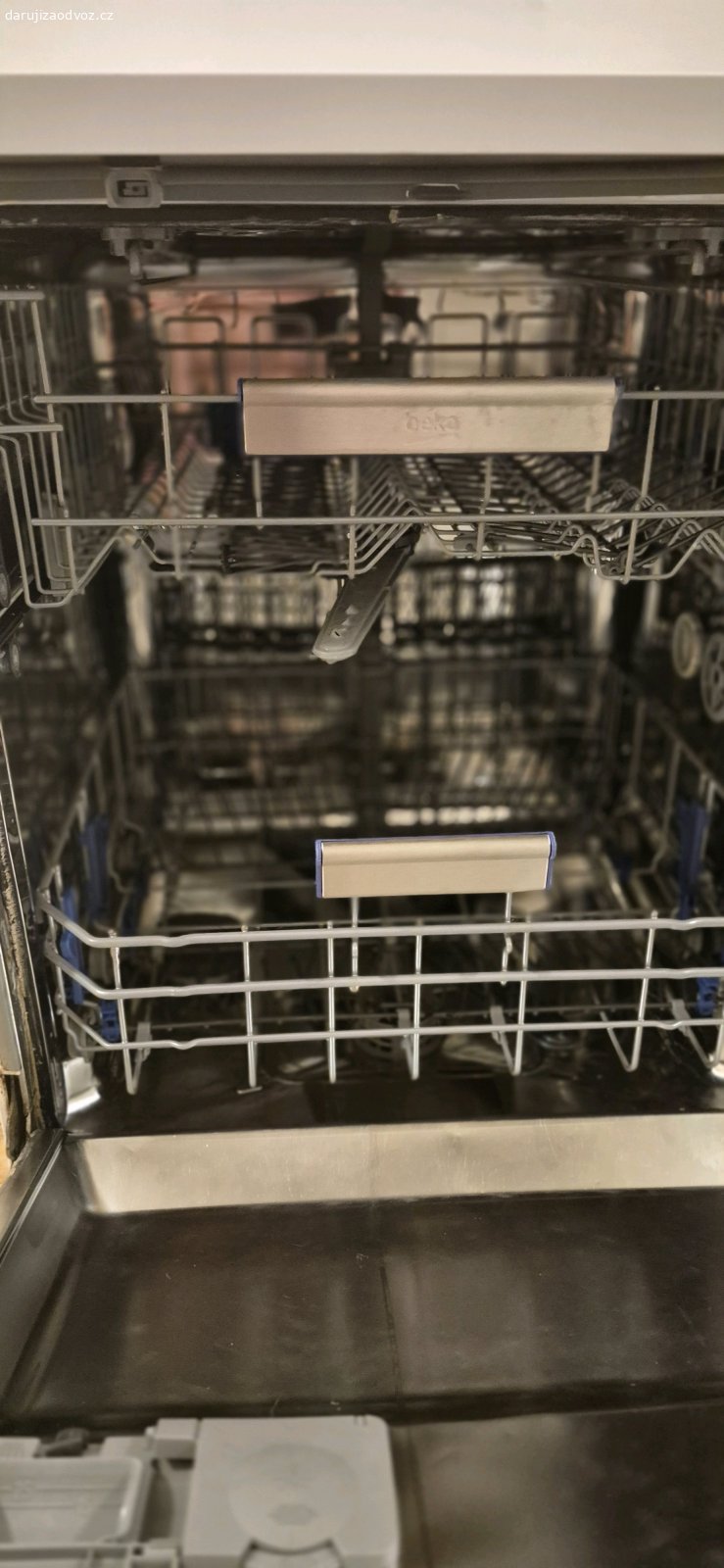 myčka Beko. daruji myčku beko. 60cm
Funguje občas pípá neboť je odřený panel ovládání.