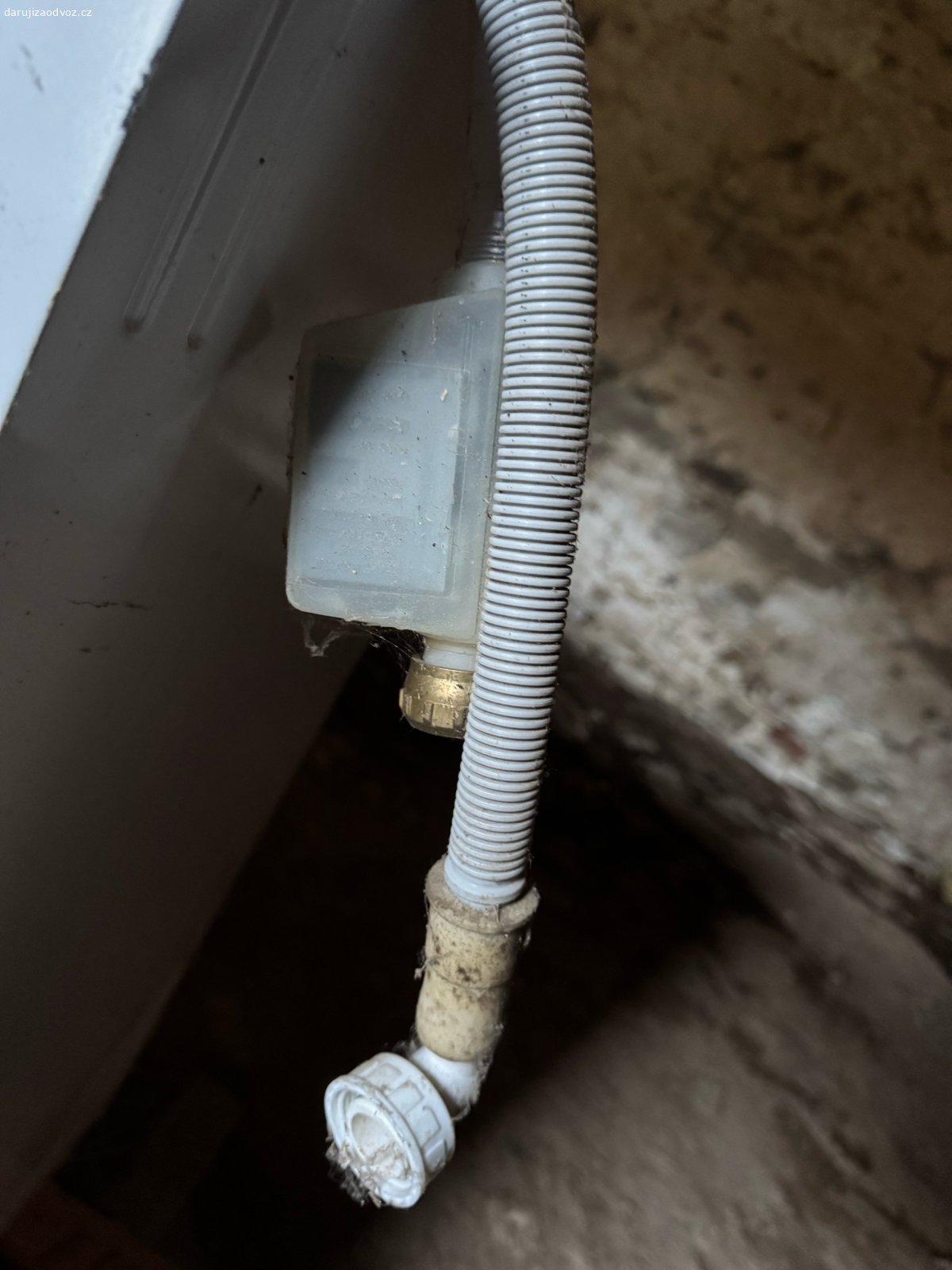 myčka siemens 45cm. 2 roky stála ve stodole, než jsme ji tam dali, fungovala, teď nemám šanci otestovat. má aquastop. upřednostňuji brzký odvoz. ocením hořkou čokoládu, není podmínkou odvozu.