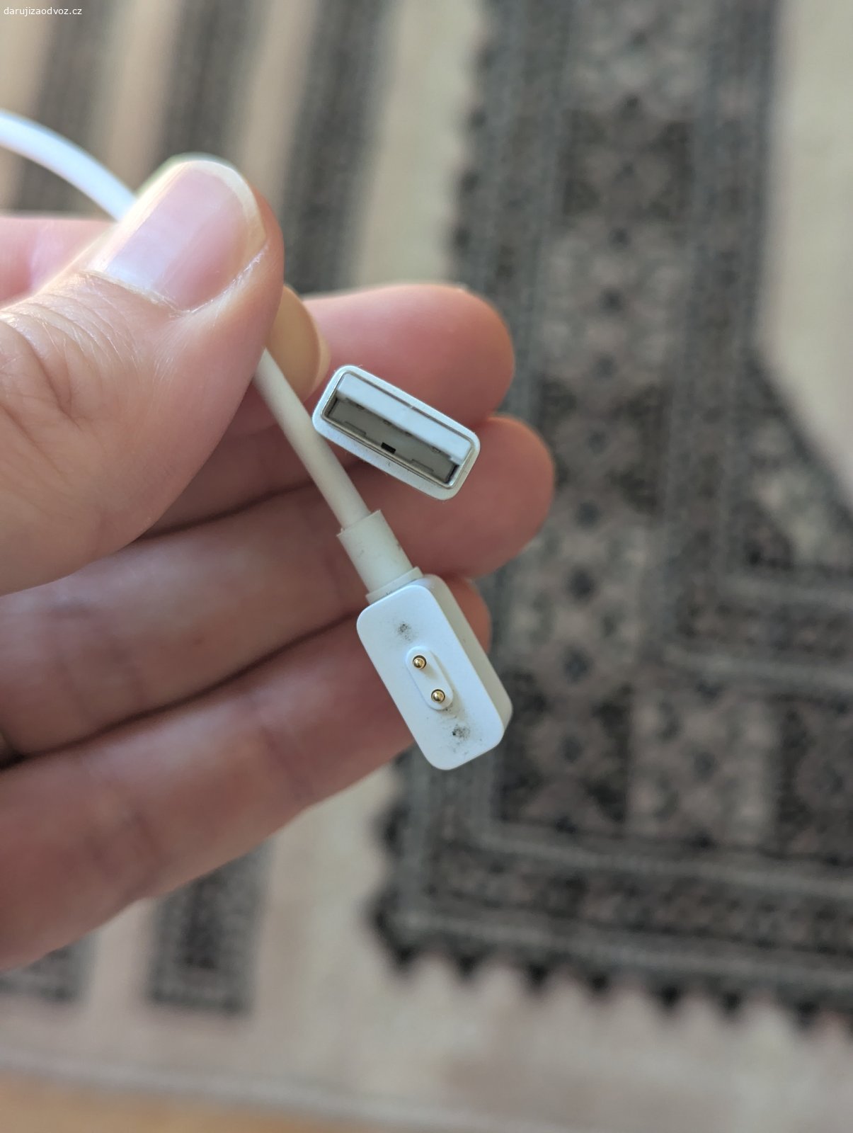 Nabíjecí USB kabel mi fitness. Konektor viz foto