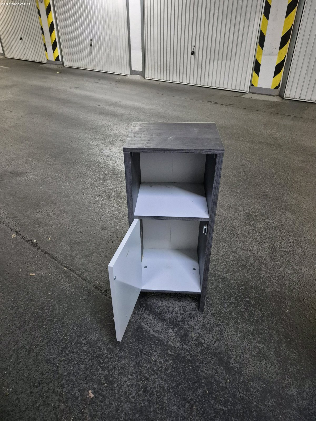 nábytek do koupelny RESERVED. Za odvoz dohromady - barrandov praha 

38x 63
32x50x65
33x28x82