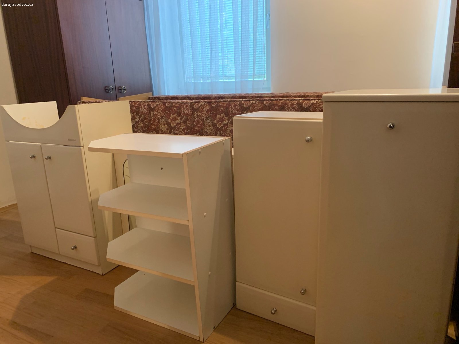 nábytek po rodičích. starý nábytek po rodičích