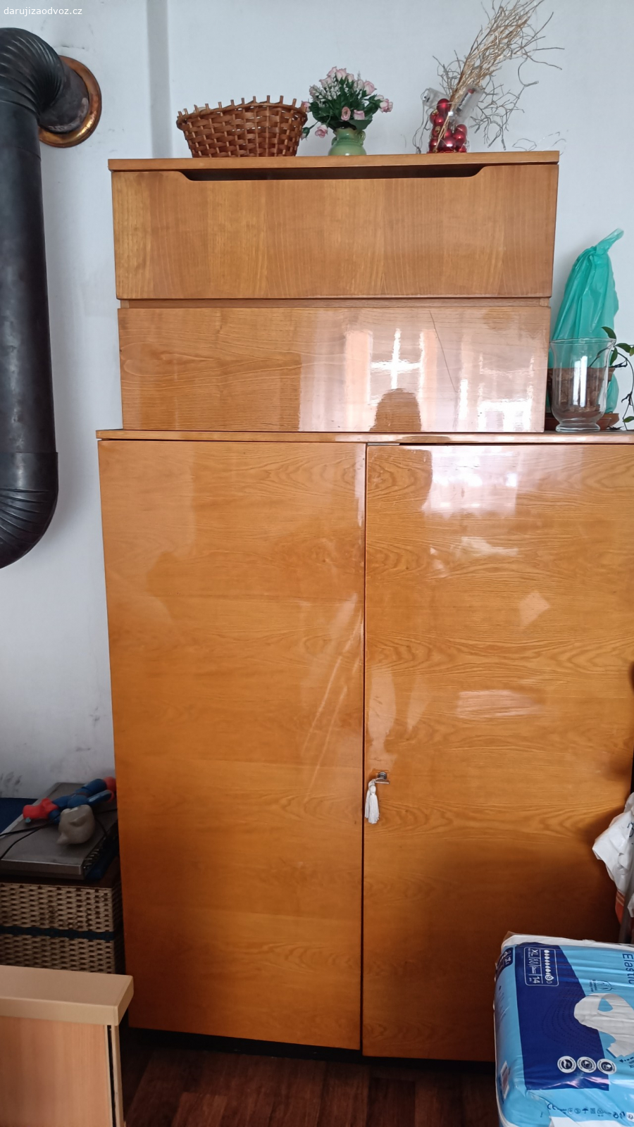 Nábytek za odvoz. Starší nábytek v dobrém stavu