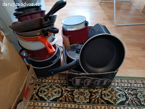 nádobí plus set talířů.