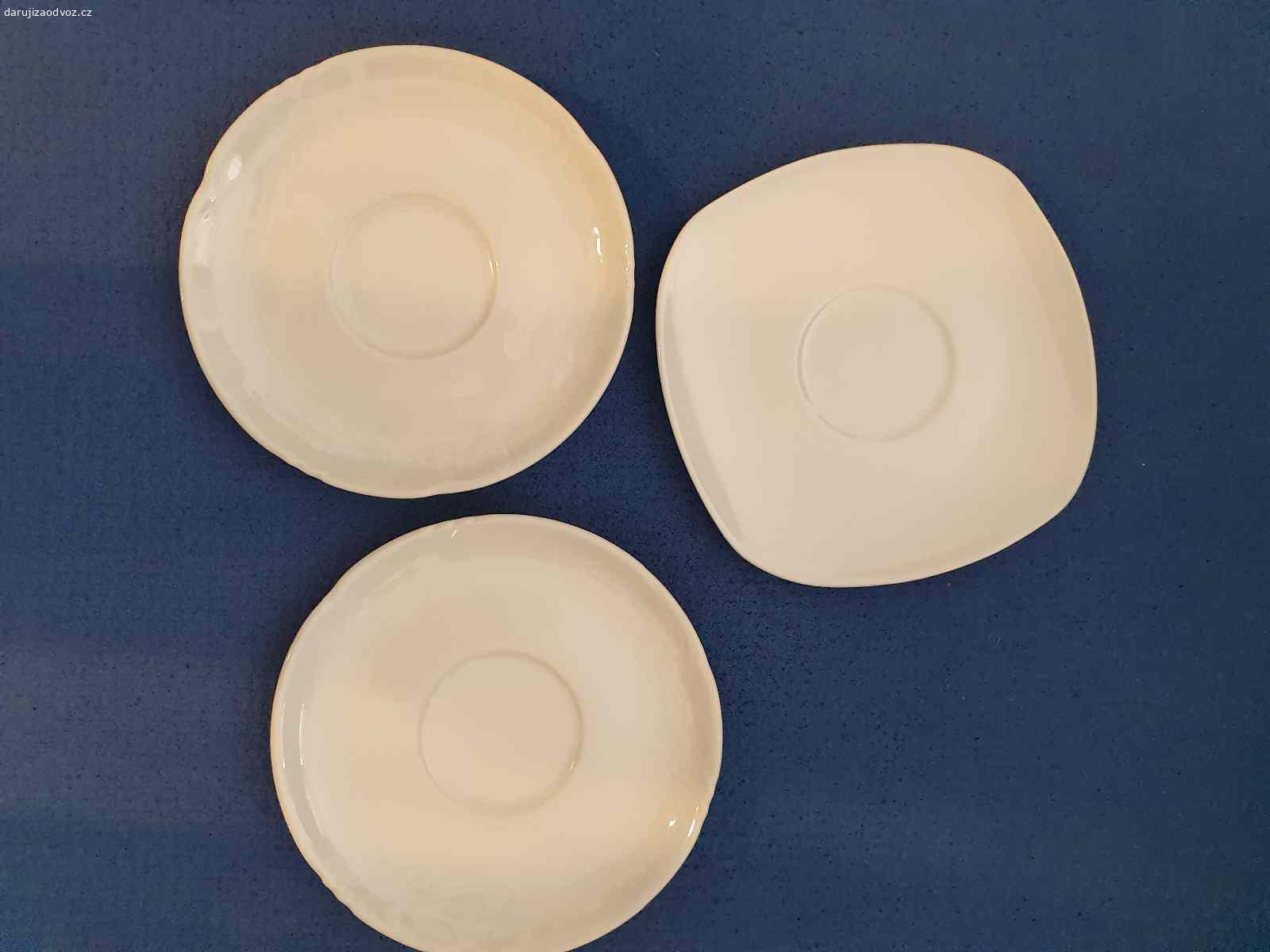 Nadobí za odnos. Z pozůstalosti.
Pouze osobní převzetí kompletního setu na fotografiích v Praze/Vršovicích.