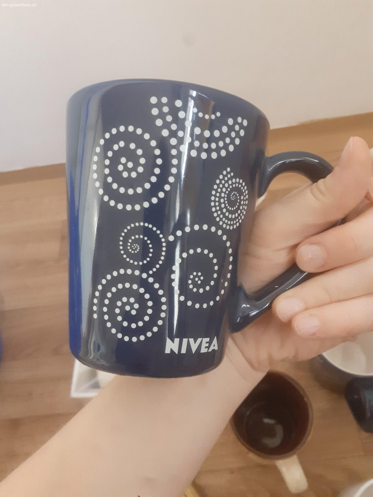 Nádobí. Daruji různé nádobí, příbory, hrnec, hrnky, talíře, sklo