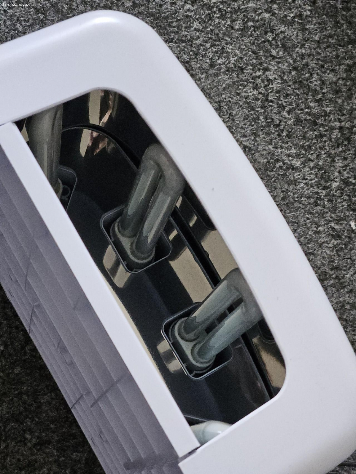 Nail UV lampa. Trubicova lampa na vytvrzovani nehtu, nebo na cokoliv co vyzaduje UV svetlo