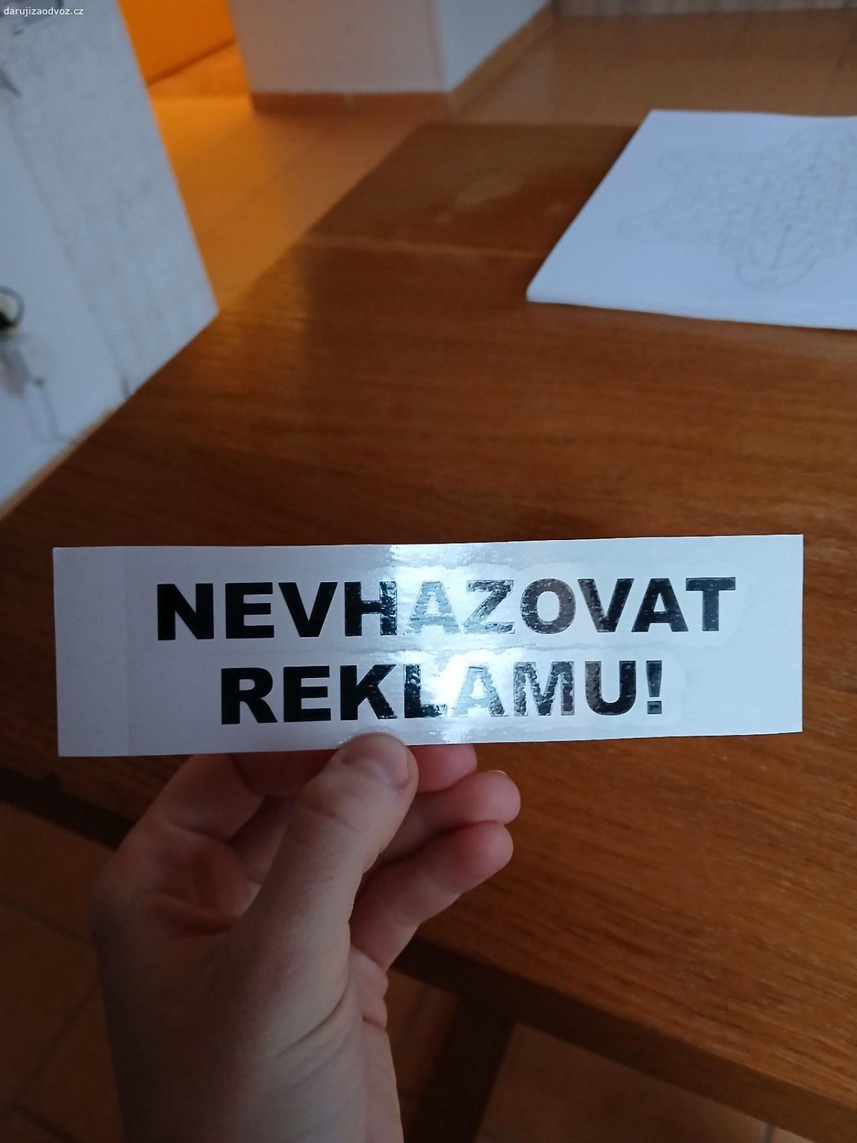 nálepka na schránku. daruji nápis nevhazovat reklamu - na schránku