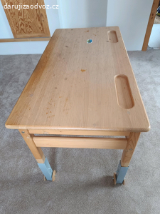 Nastavitelný stůl