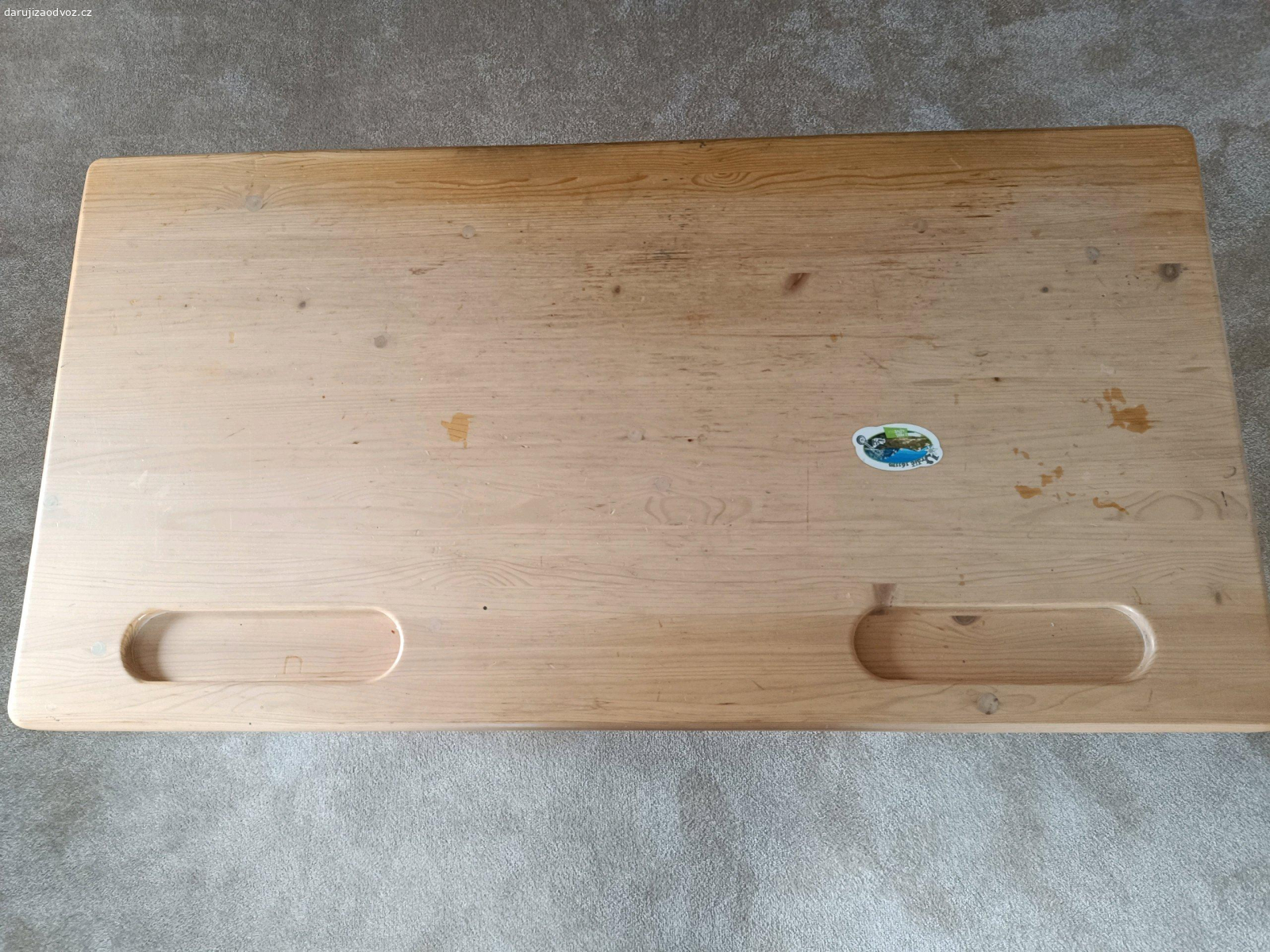 Nastavitelný stůl. Daruji stůl s možností nastavit výšku.
šířka: 125cm
délka: 64cm
výška: 62cm až 80cm
Prosím volat na SMS ne vždy odpovídám.