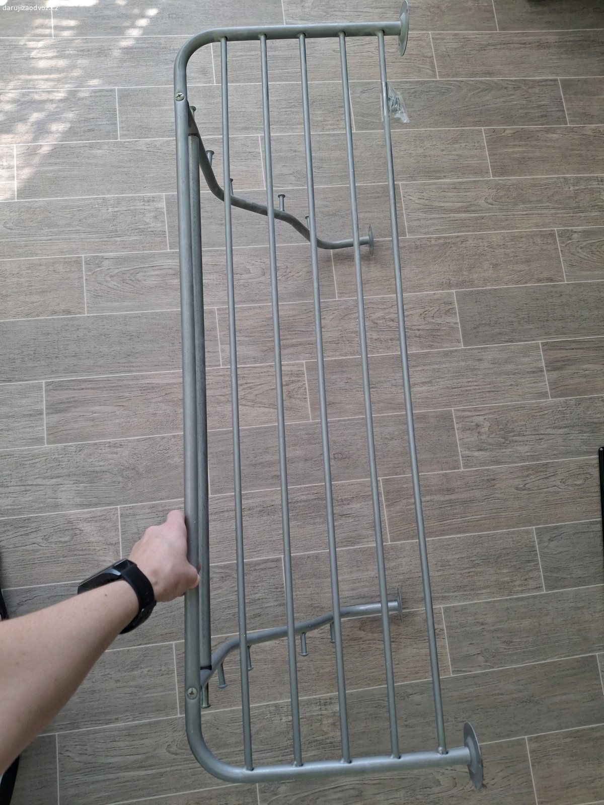 Nástěnný věšák. Daruji věšák