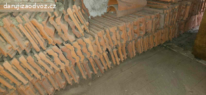 Nepoužité staré střešní tašky