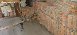 Nepoužité staré střešní tašky