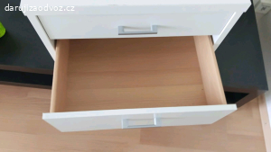 noční stolek