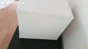noční stolek