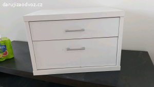 noční stolek