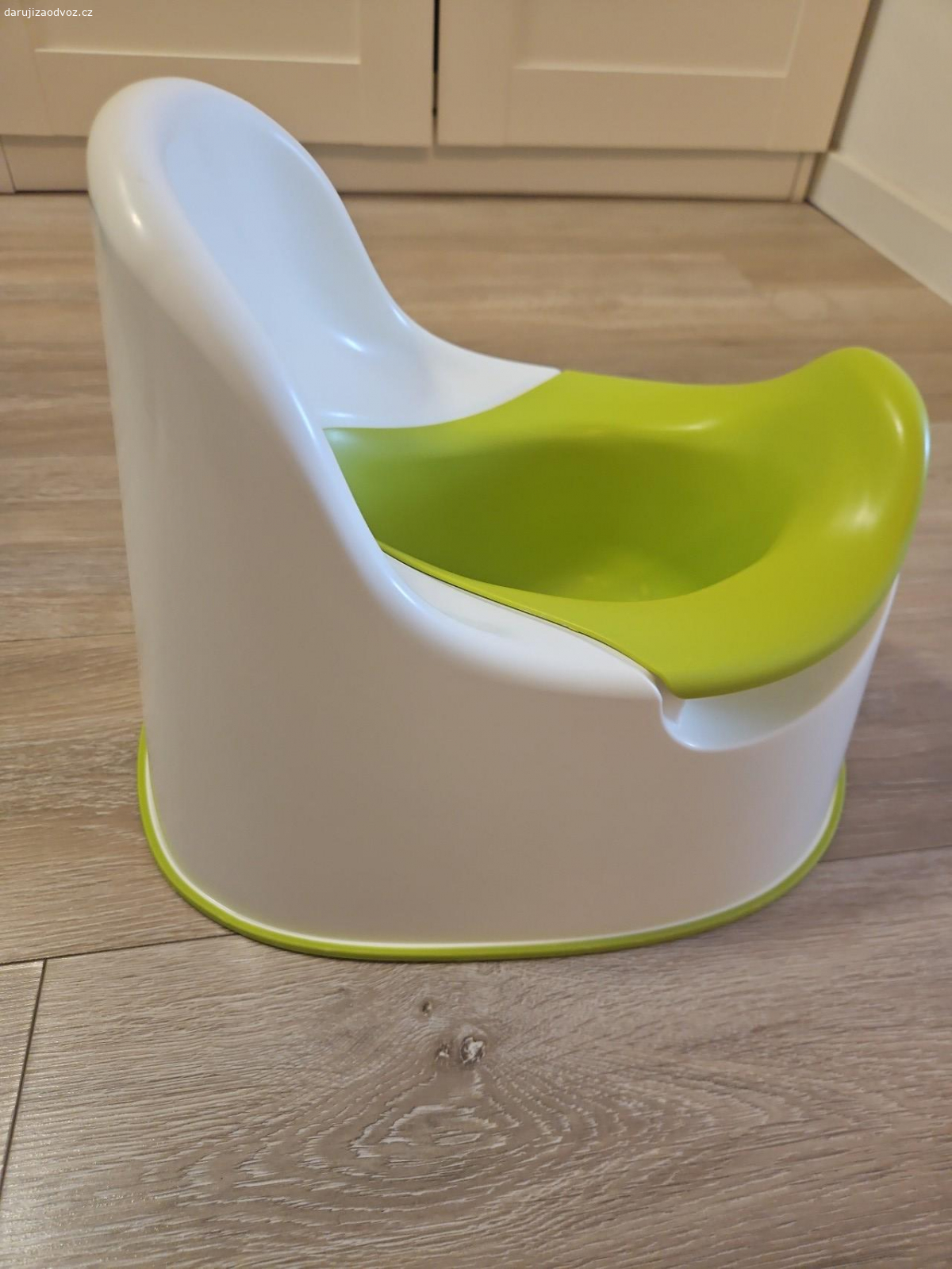 Nočník Ikea. Pouze osobní odběr na Praze 10. Prosím pište pouze sms, děkuji.