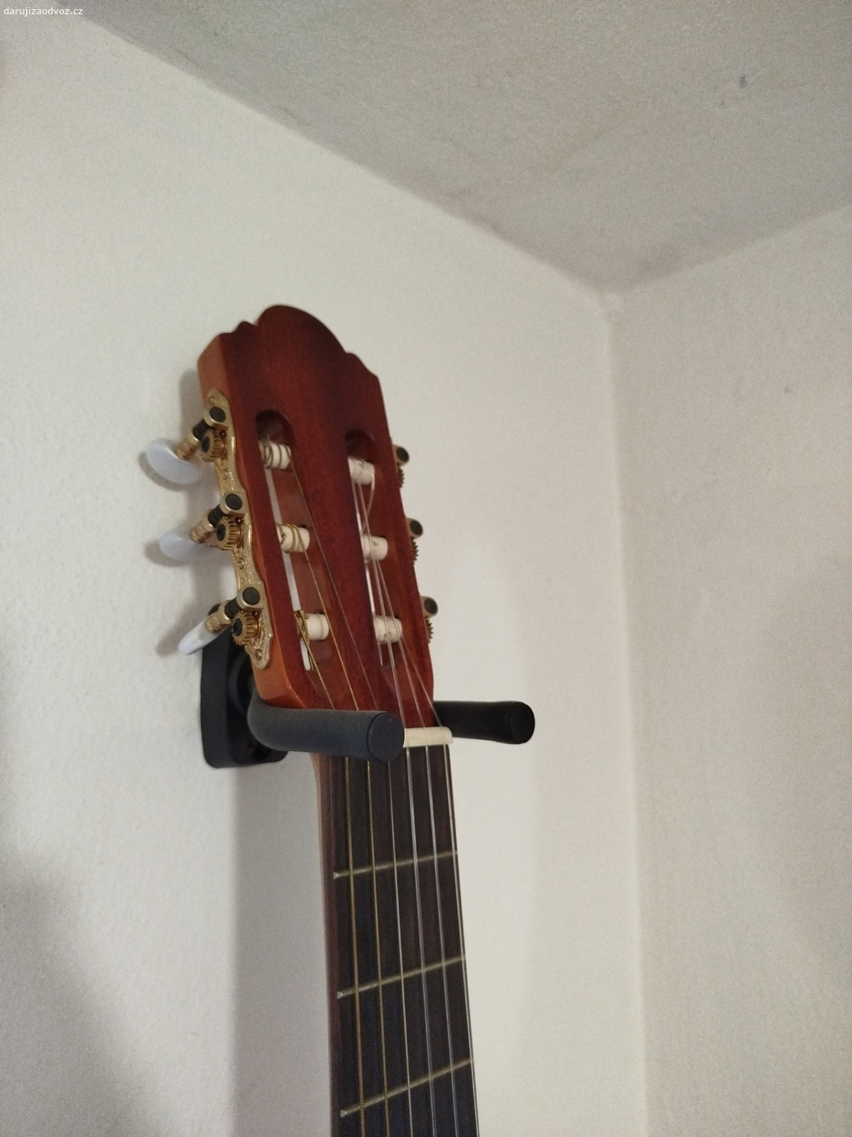 nový držák na kytaru. součástí jsou i šroubky, máme dva 
za zeleninu nebo ovoce budeme rádi