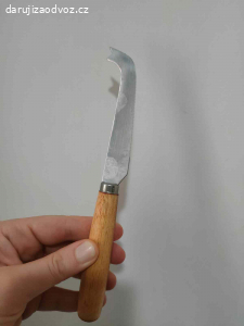 Nůž na sýr