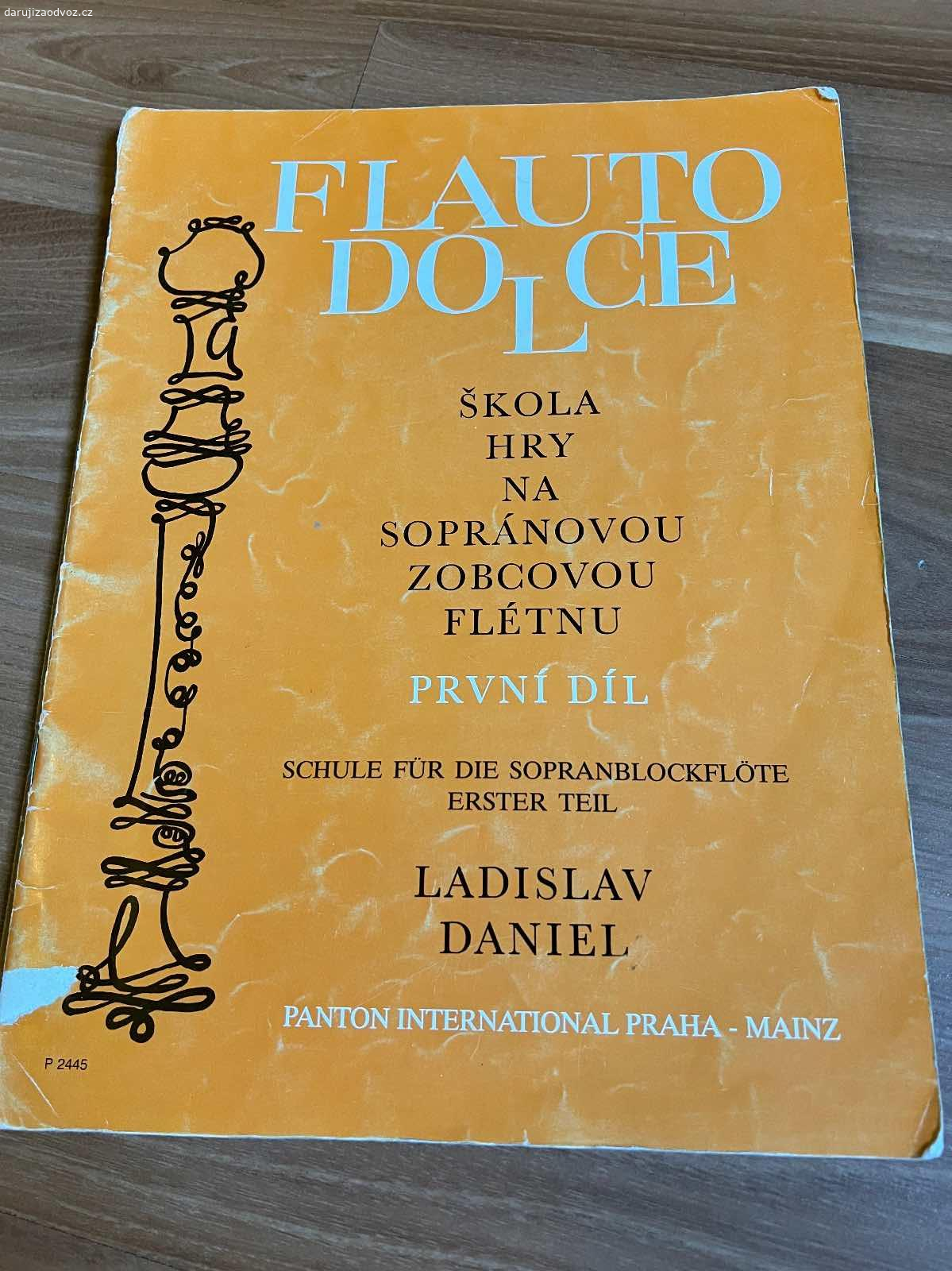 Obal na flétnu a učebnice. Daruji tašku na zobcovou flétnu a učebnice.