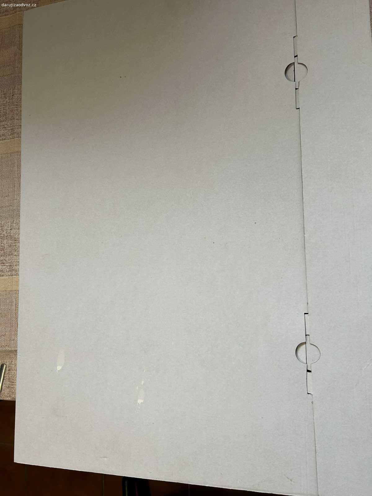 Obal na kalendář A2. Daruji obaly na kalendáře ve velikosti A2. K dispozici 10 ks. Obal na kalendáře, výkresy, projekty…