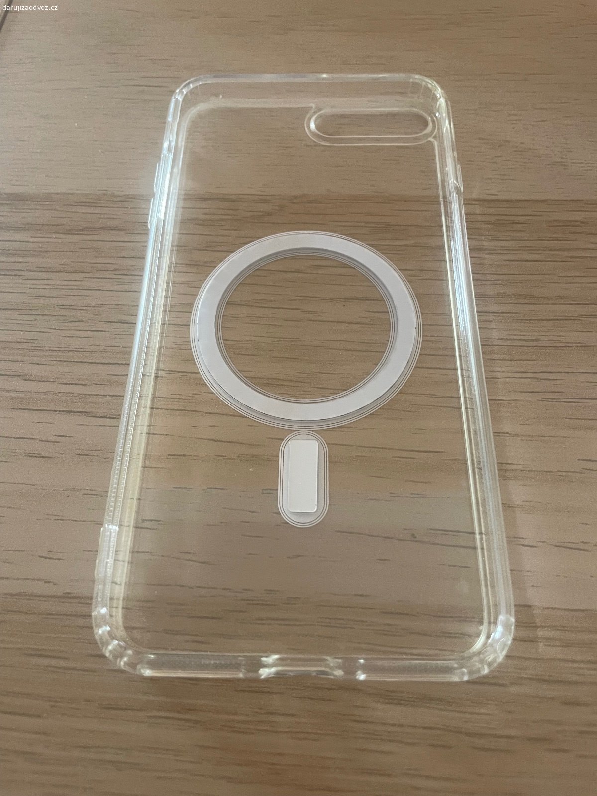 Obal / pouzdro na iPhone 6 plus s Magsafe. Daruji nevyužitý obal / pouzdro na iPhone 6 plus s Magsafe. Materiál guma / silikon. K vyzvednutí po předchozí domluvě na Praze 4. Lze zaslat i Zásilkovnou za kod. Daruji další věci za ODVOZ viz. inzeráty!