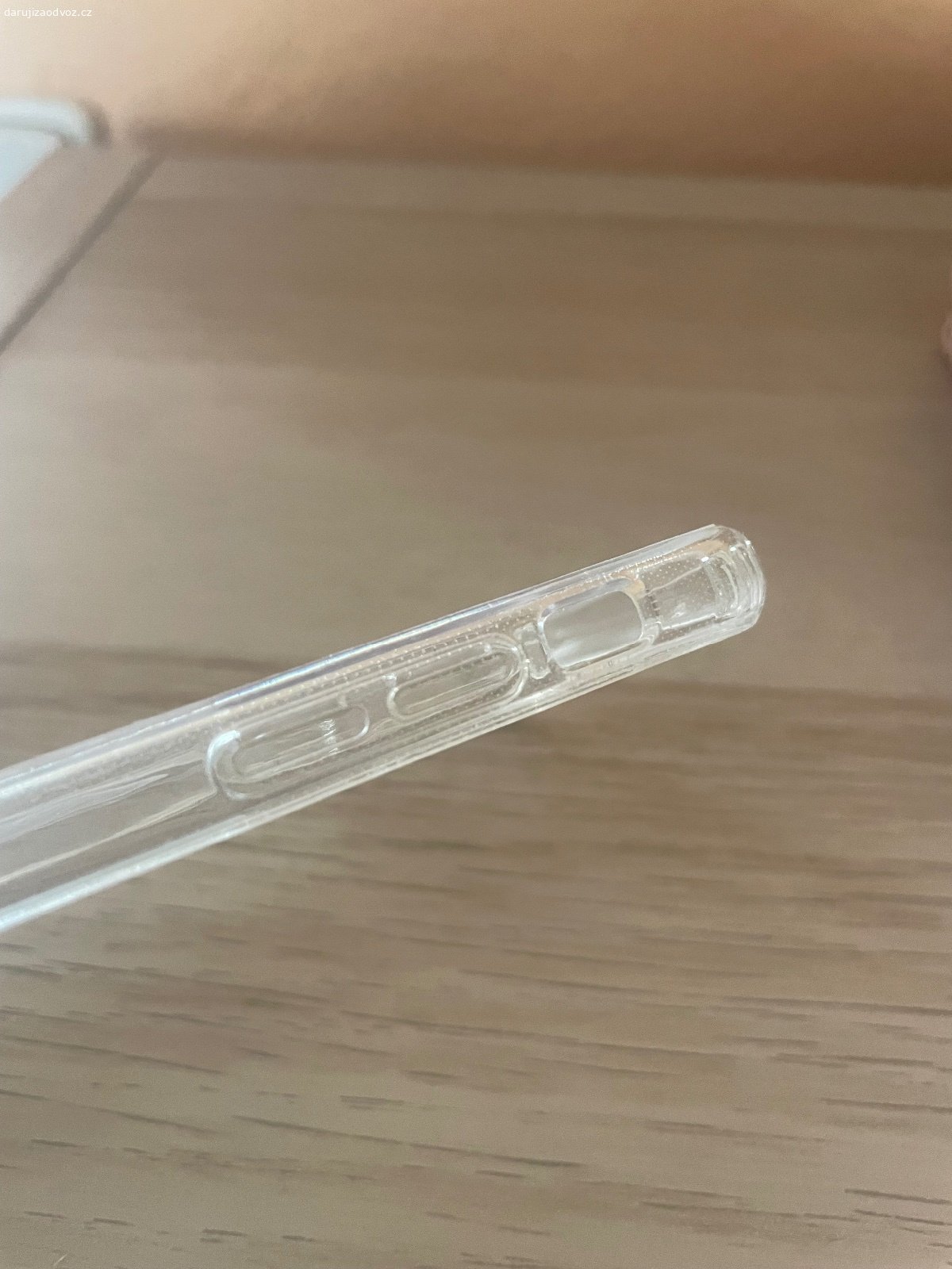 Obal / pouzdro na iPhone 6 plus s Magsafe. Daruji nevyužitý obal / pouzdro na iPhone 6 plus s Magsafe. Materiál guma / silikon. K vyzvednutí po předchozí domluvě na Praze 4. Lze zaslat i Zásilkovnou za kod. Daruji další věci za ODVOZ viz. inzeráty!