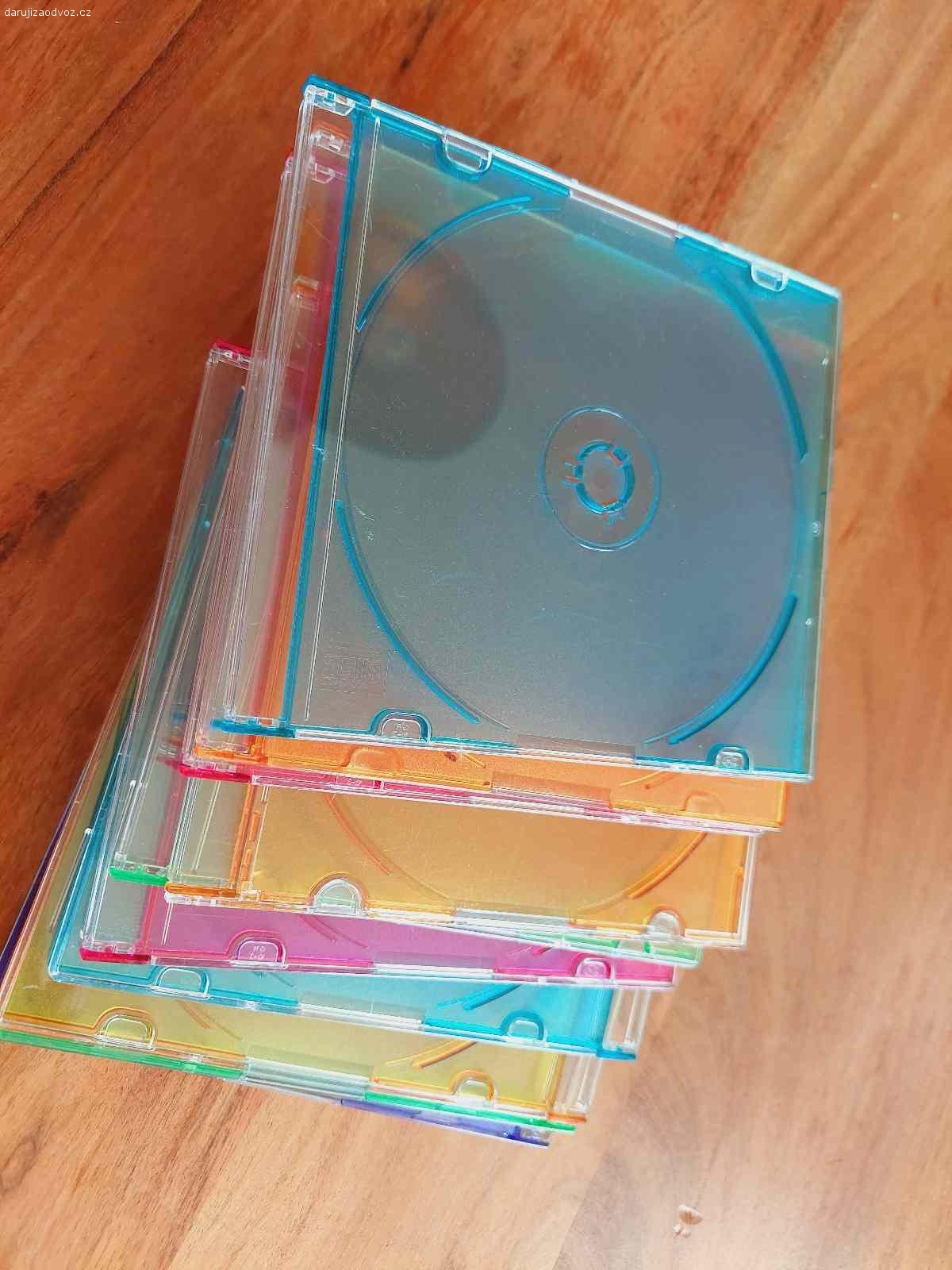 Obaly na CD a DVD. Daruji plastové obaly na CD a DVD, v perfektním stavu