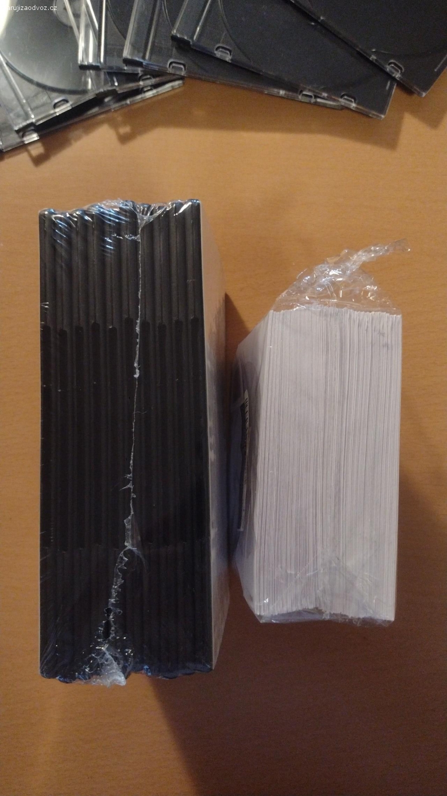 Obaly na CD. Papírové (cca 60 ks), plastové malé (7ks) a plastové velké (10ks). Předání ideálně metro Budějovická po domluvě.