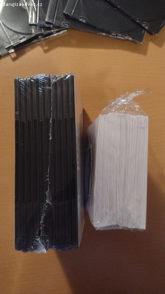 Obaly na CD. Papírové (cca 60 ks), plastové malé (7ks) a plastové velké (10ks). Předání ideálně metro Budějovická po domluvě.