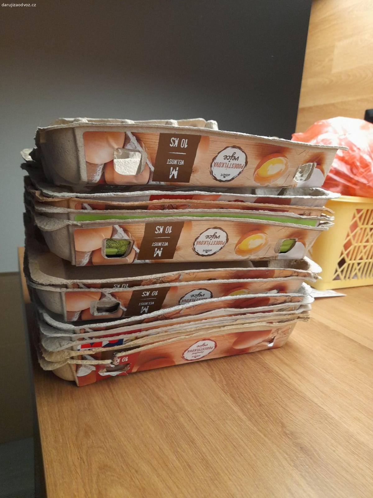 obaly na vejce. Nevyužil by někdo?
12x obal na 10 vajec, 1x na 15