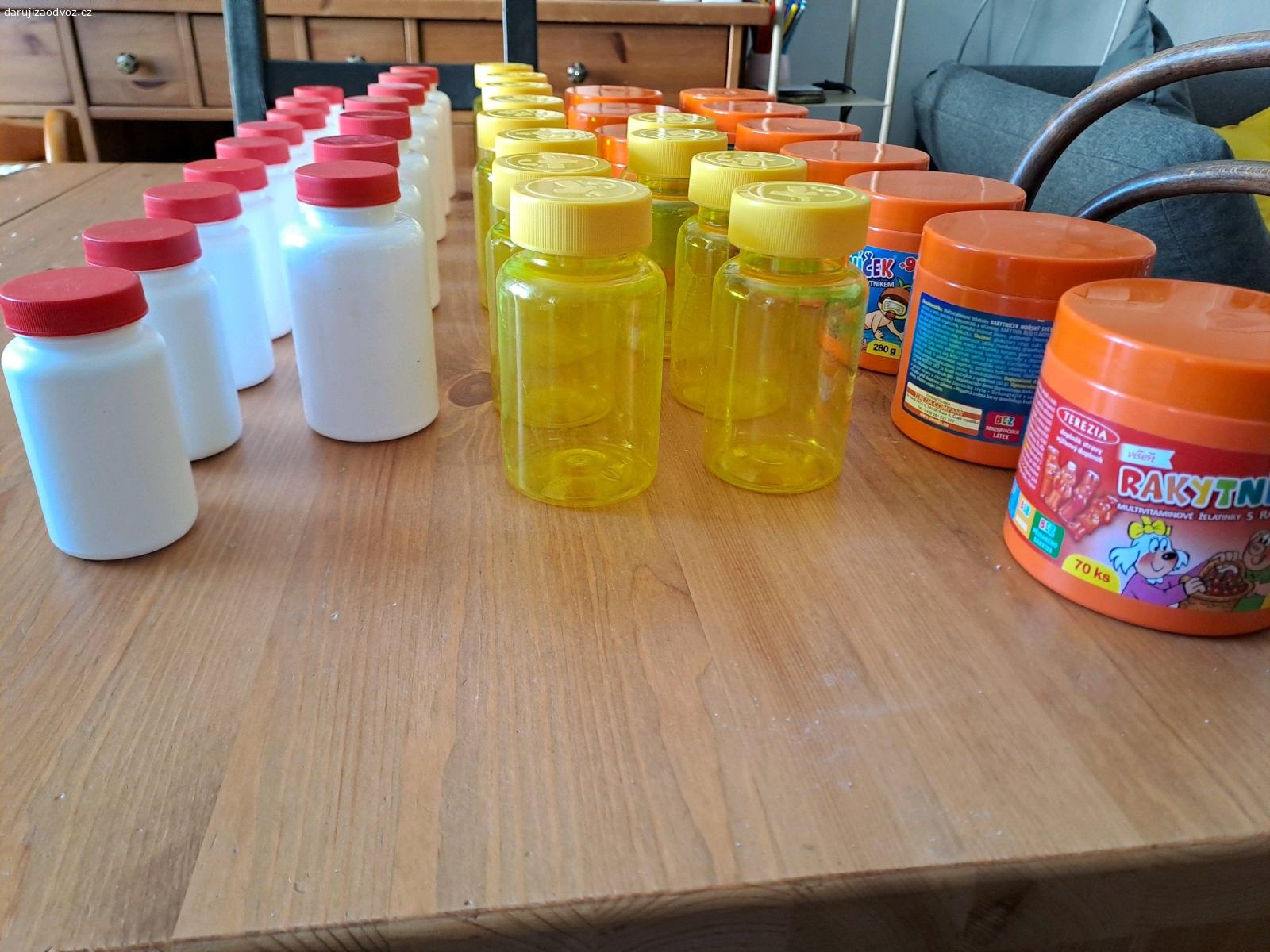 obaly. Daruji různé obaly. Čisté. Lze poslat i zasolkovnou.