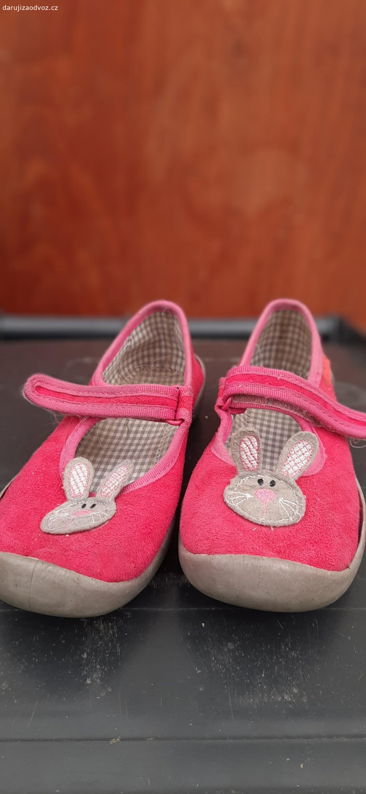 oblečení a boty na dítě 4az6let. daruji boty a oblečení na dítě od 4 let. osobní odběr Orlická ulice 252 Hradec Králové