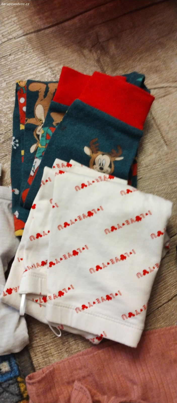 Oblečení pro holčičku  98-104. taška oblečení pro holčičku v dobrém až výborném stavu, vhodné pro věk cca 3-4 roky, taška obsahuje i další věci než je na fotkách