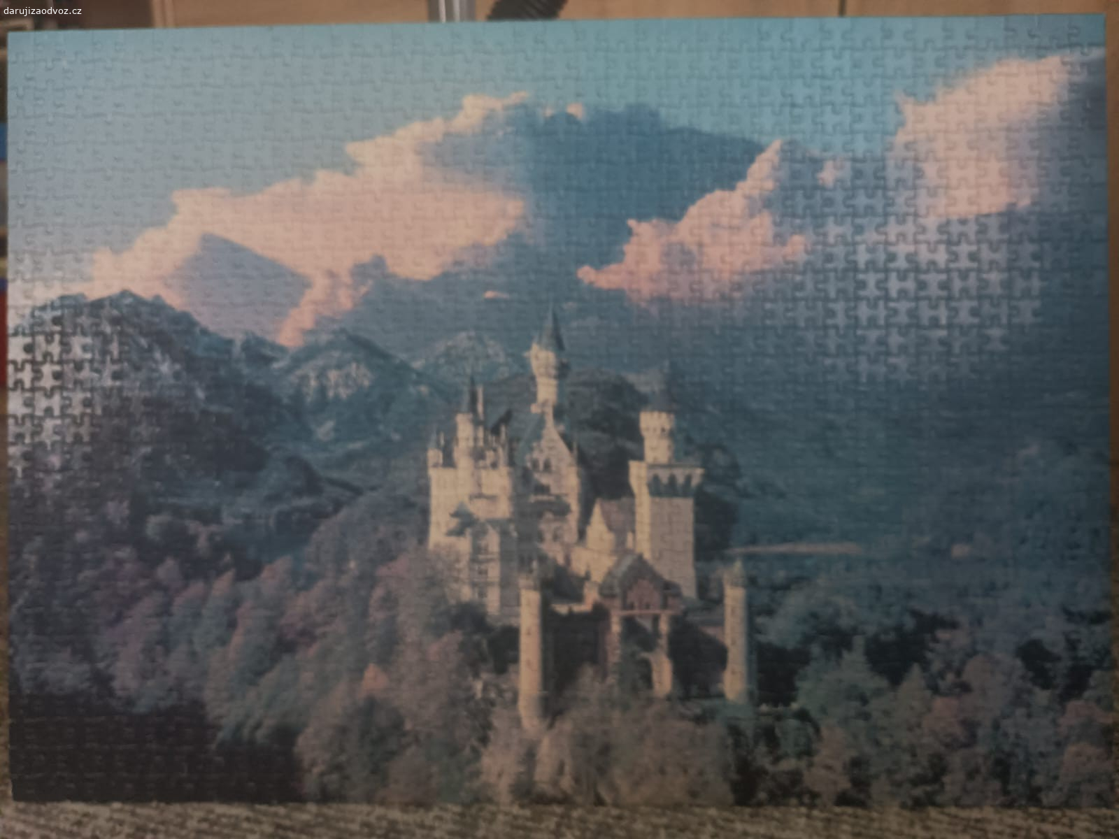 Obrazy z puzzle. 3 obrazy poskládané z puzzle, nalepené na podkladu, určené k zavěšení.