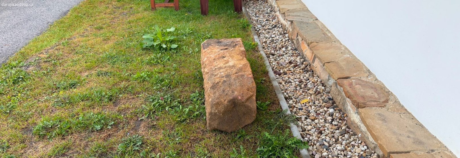 obrovské kameny 2kusy. vlastní odvoz, velké šutry, odnož technikou. ručně jsou moc  těžké . odvoz po domluvě spíše o víkendu