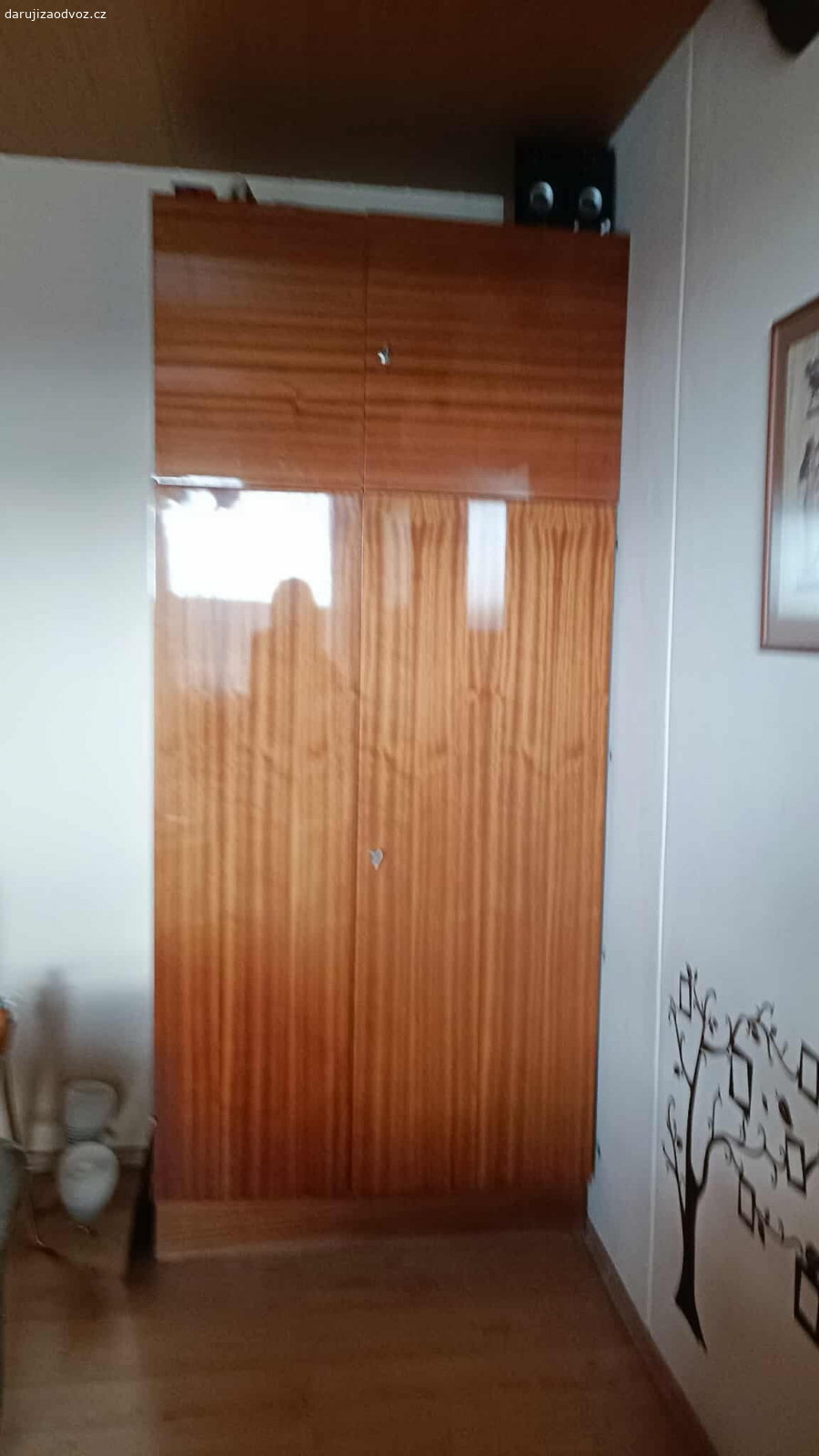 obývací stěna + skříň s nástavce. stále v pěkném stavu