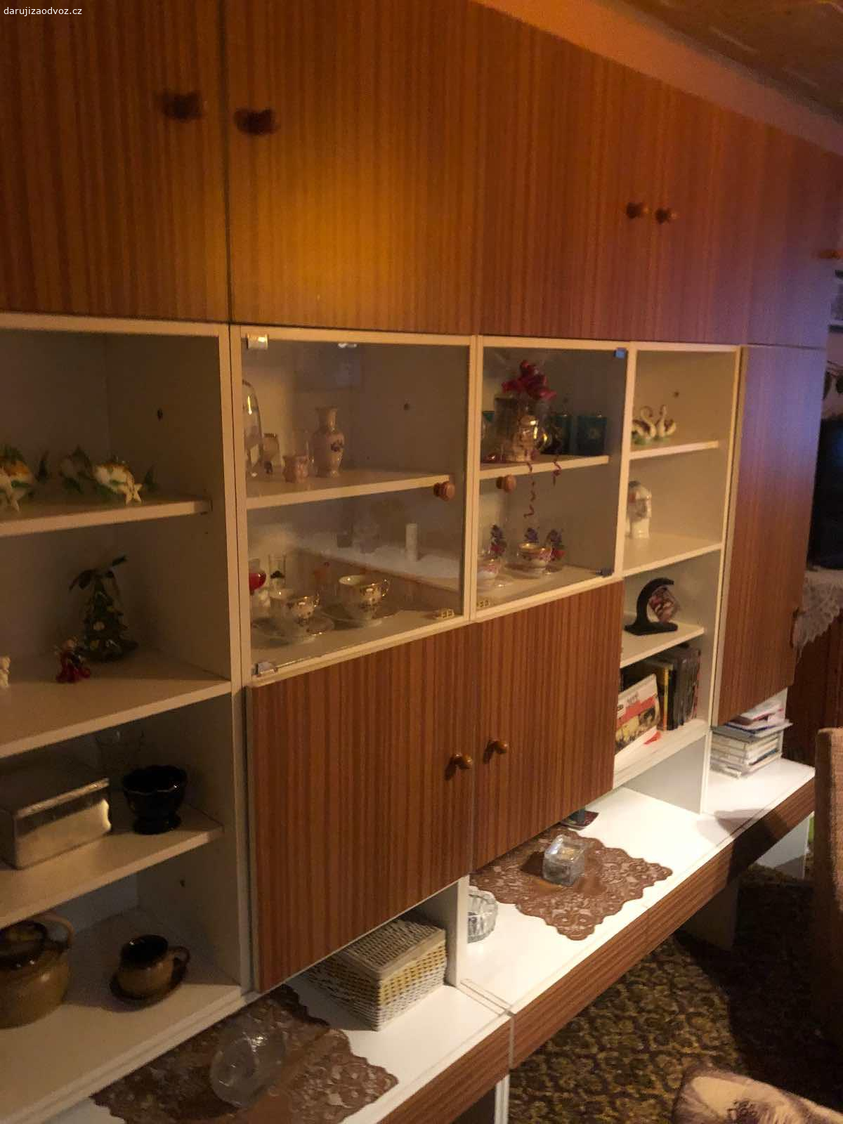 Obývací stěna. Zachovalá obývací stěna