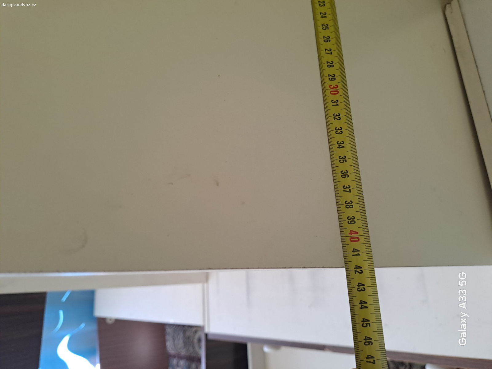 Obývací stěna. Jeví známky používání. Ale vše funguje.