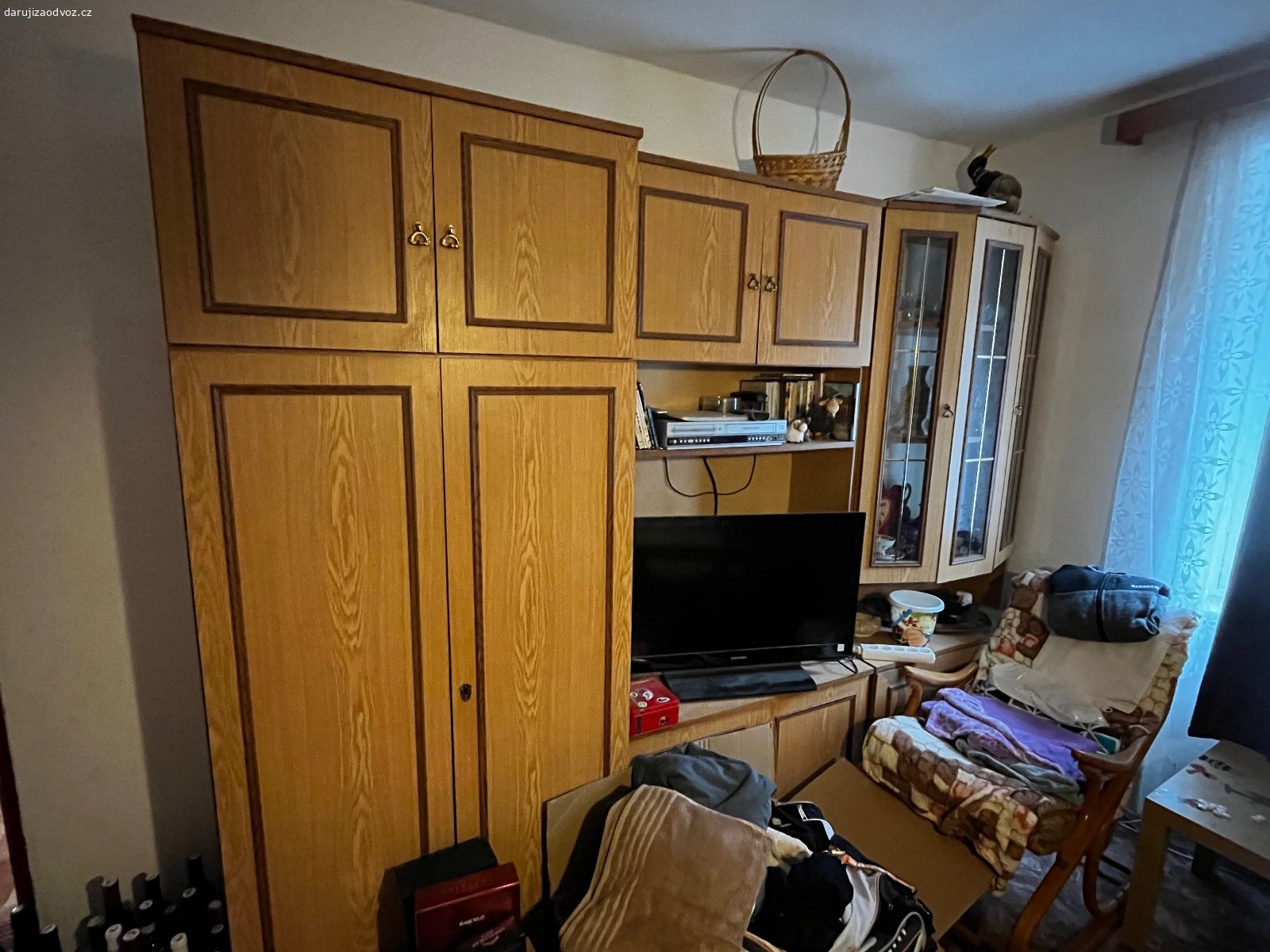 Obývací stěna. Daruji za odvoz velkou obývací stěnu viz foto