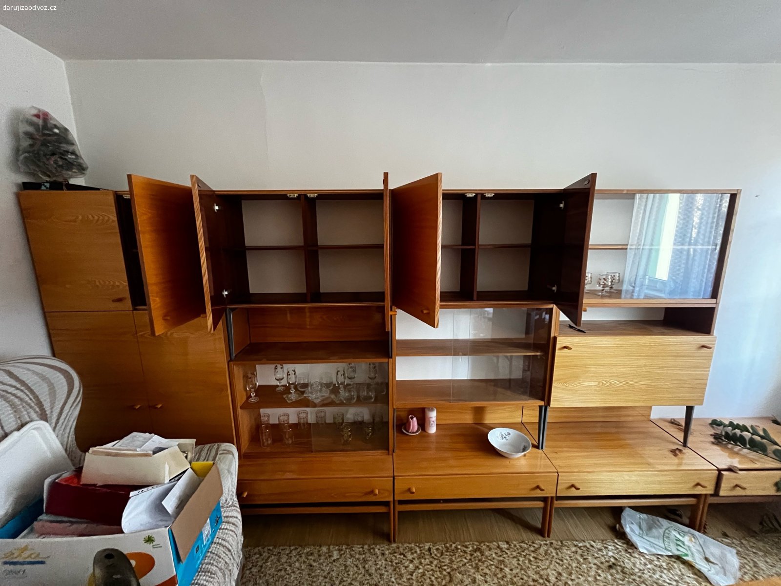 obýváková stěna. daruji obyvakovou stěnu
